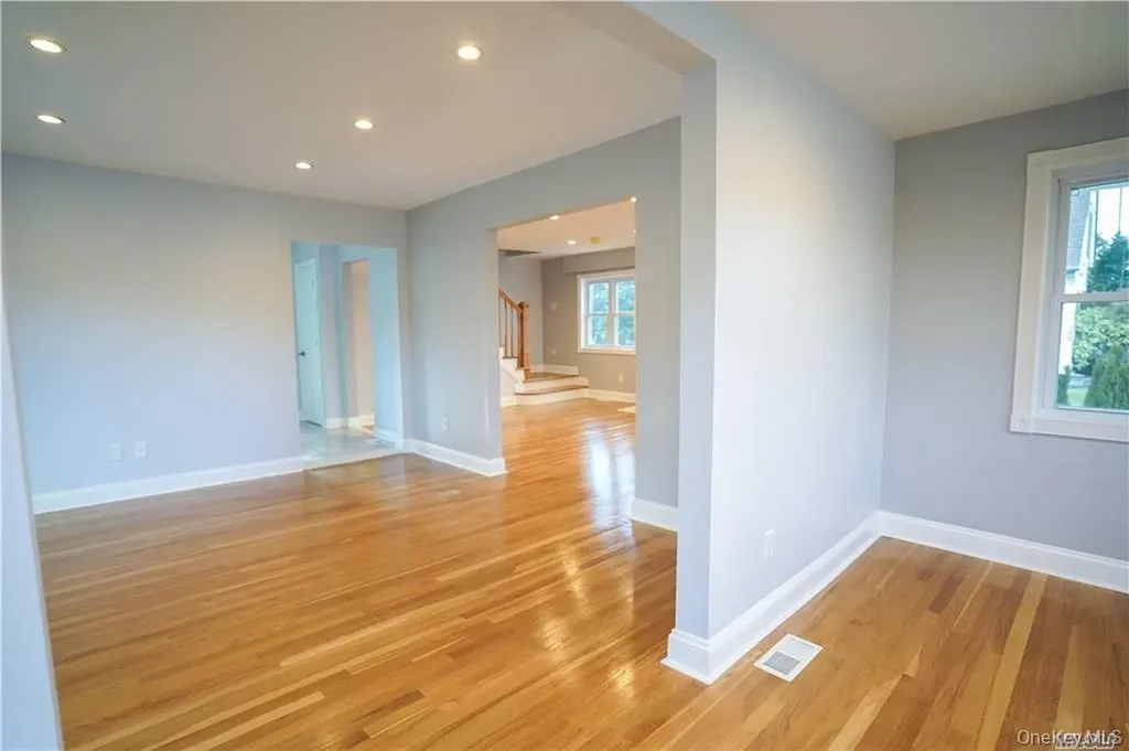 85 Franklin Avenue Lynbrook NY 11563