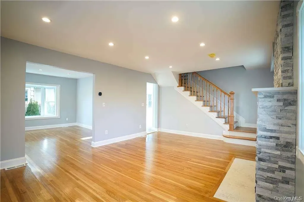 85 Franklin Avenue Lynbrook NY 11563