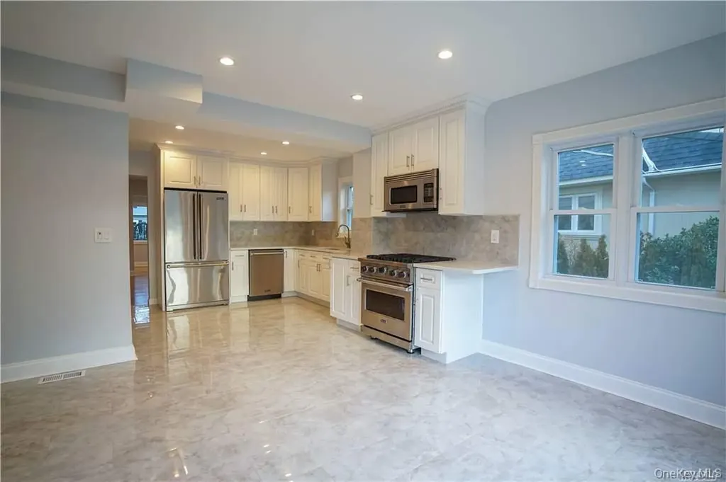 85 Franklin Avenue Lynbrook NY 11563