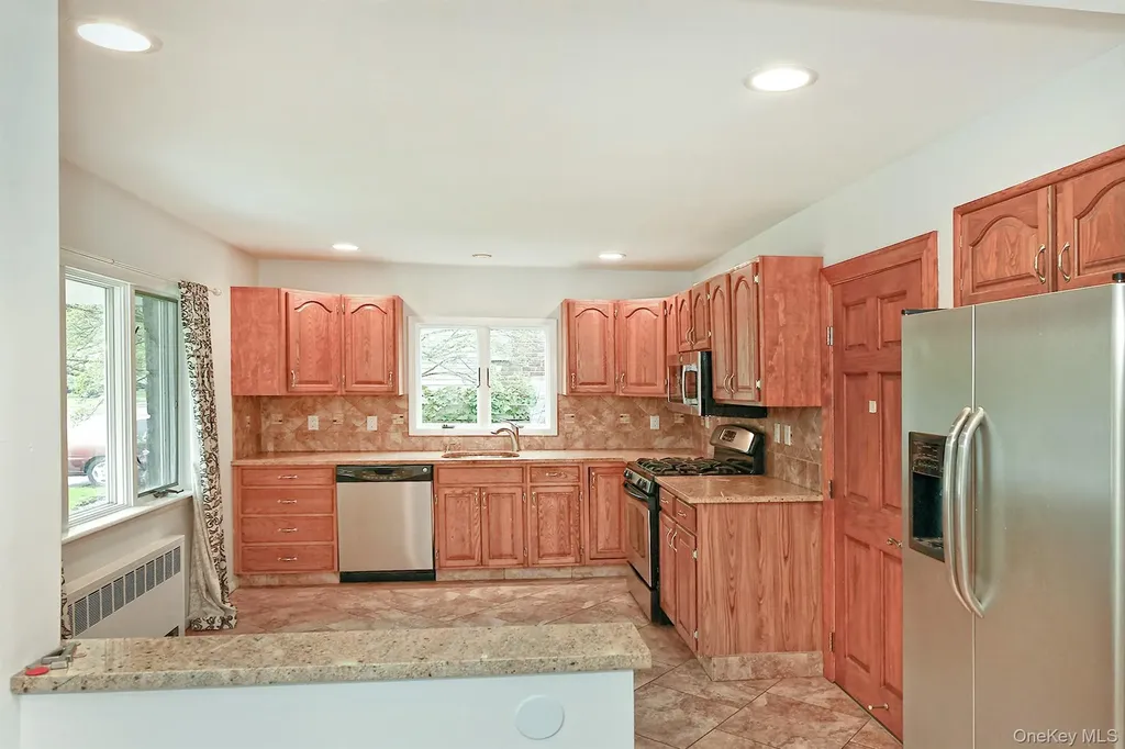 4 Ida Lane North Babylon NY 11703