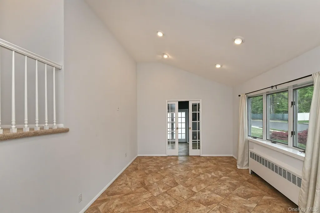 4 Ida Lane North Babylon NY 11703