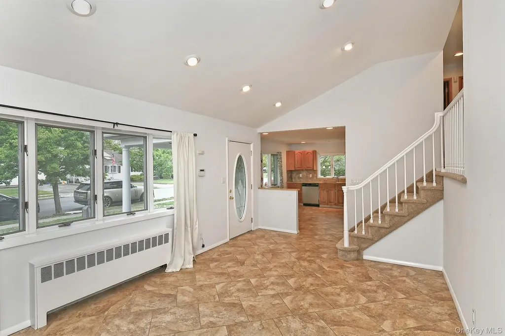 4 Ida Lane North Babylon NY 11703