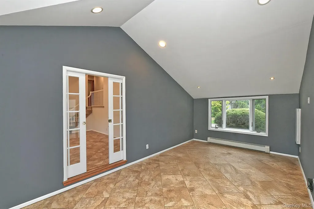 4 Ida Lane North Babylon NY 11703
