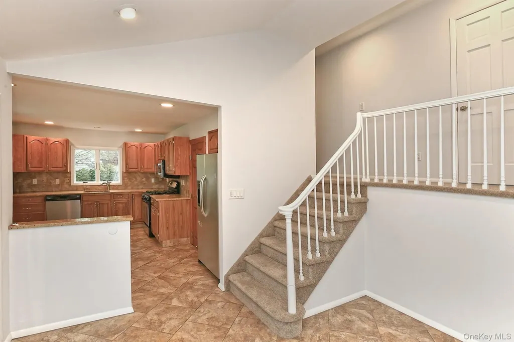 4 Ida Lane North Babylon NY 11703