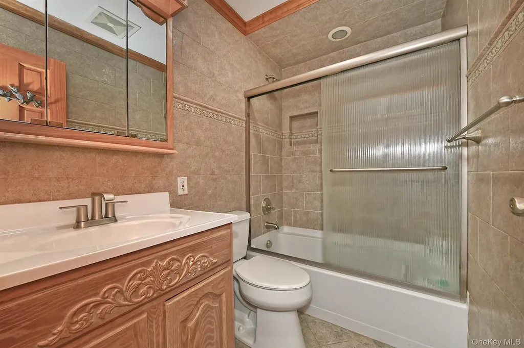 4 Ida Lane North Babylon NY 11703