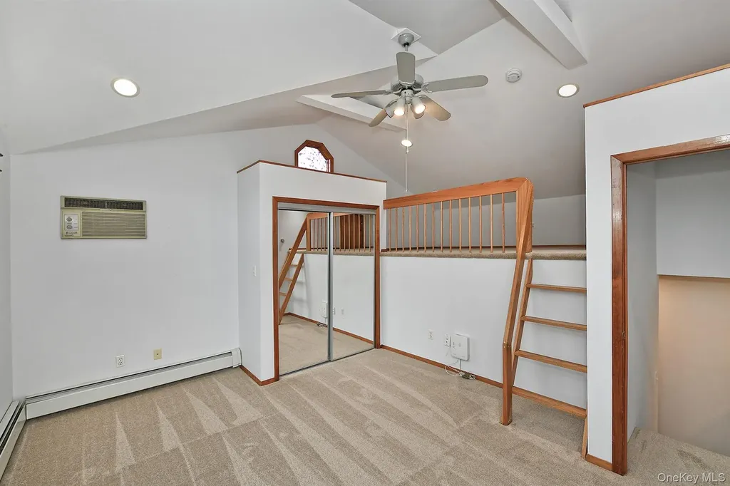 4 Ida Lane North Babylon NY 11703