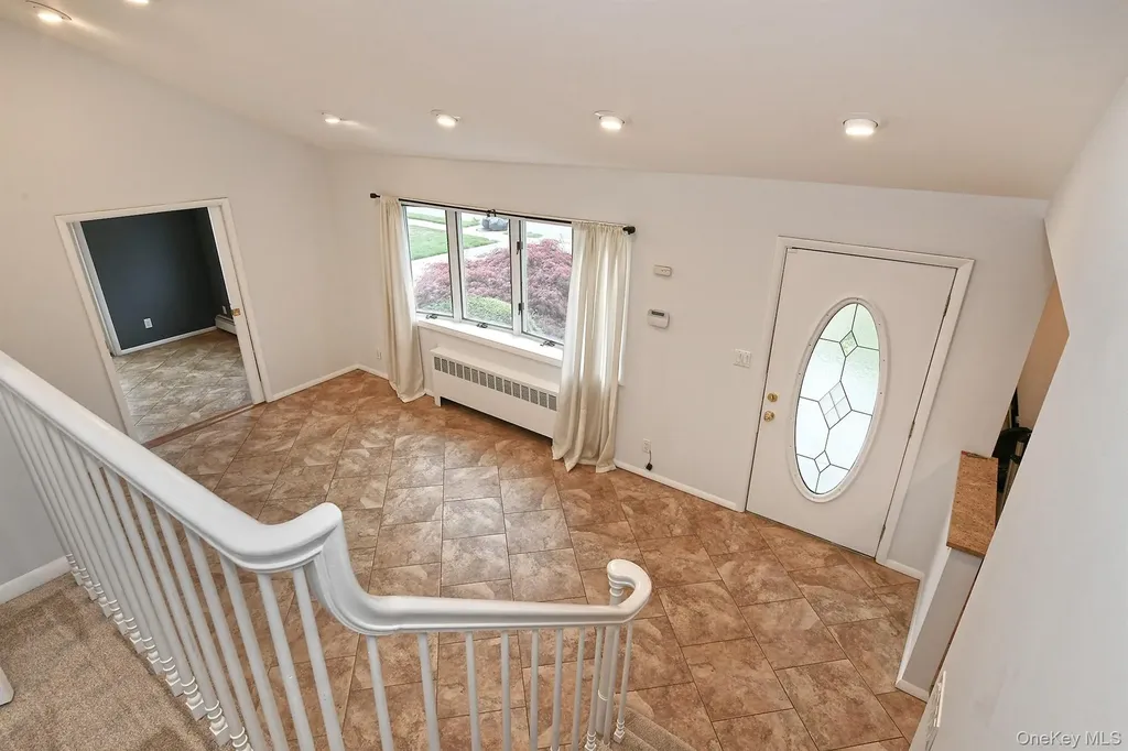 4 Ida Lane North Babylon NY 11703