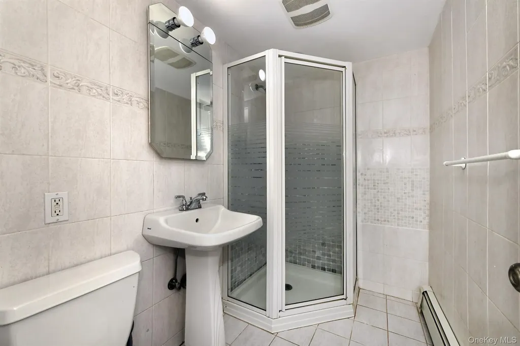 4 Ida Lane North Babylon NY 11703
