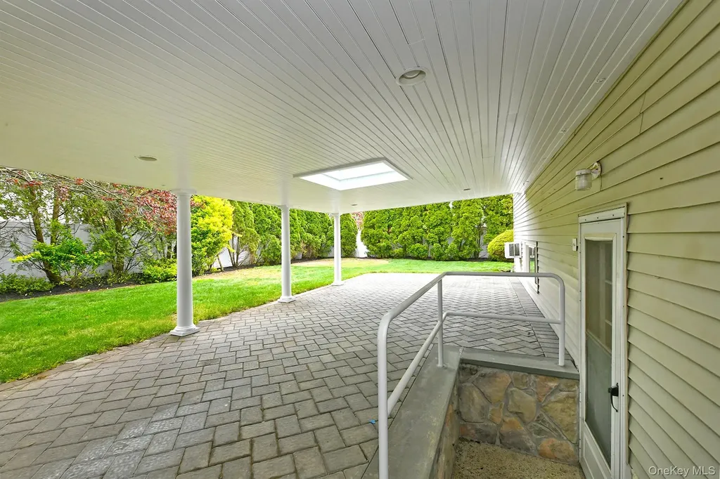 4 Ida Lane North Babylon NY 11703
