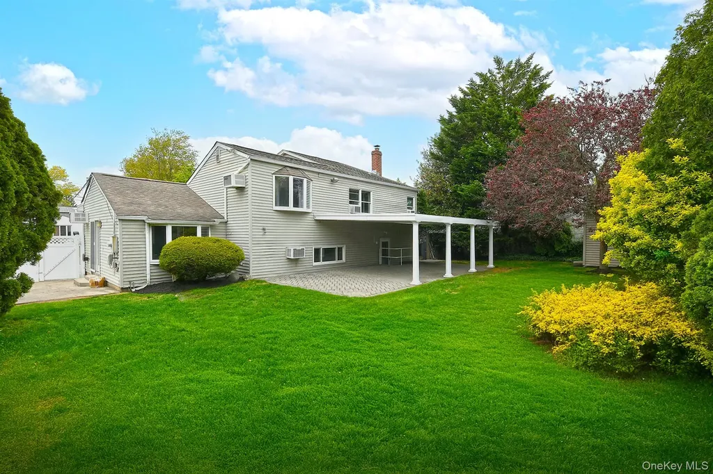 4 Ida Lane North Babylon NY 11703