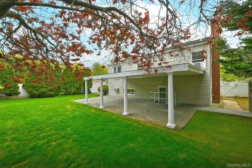 4 Ida Lane North Babylon NY 11703