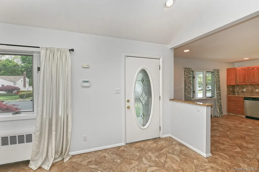 4 Ida Lane North Babylon NY 11703