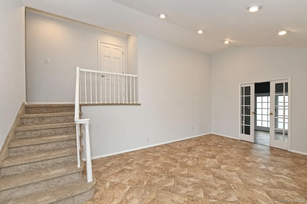 4 Ida Lane North Babylon NY 11703