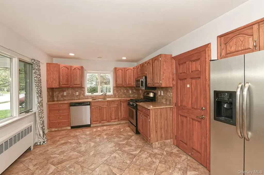 4 Ida Lane North Babylon NY 11703