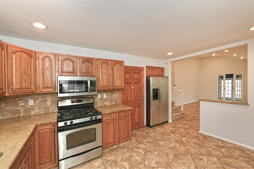 4 Ida Lane North Babylon NY 11703