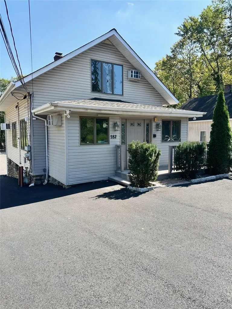 282 N Middletown Road Pearl River NY 10965