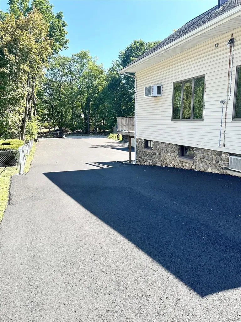 282 N Middletown Road Pearl River NY 10965