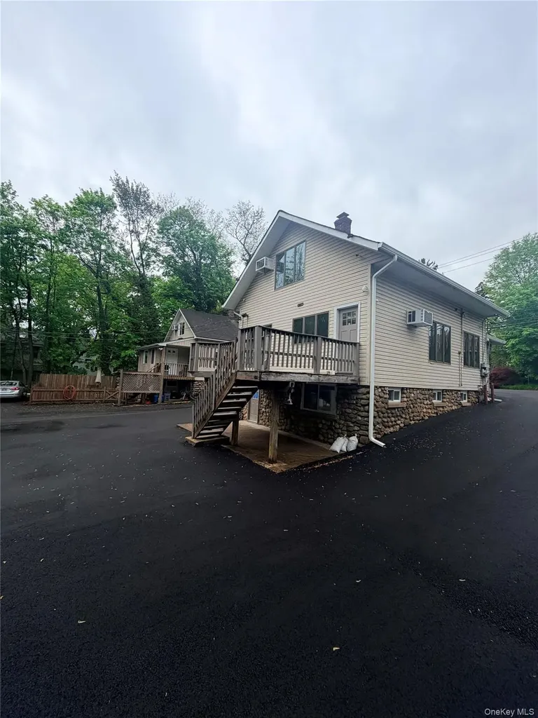 282 N Middletown Road Pearl River NY 10965