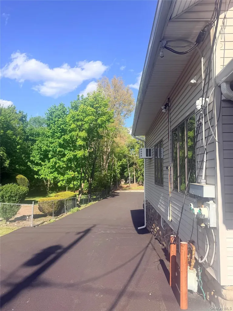 282 N Middletown Road Pearl River NY 10965