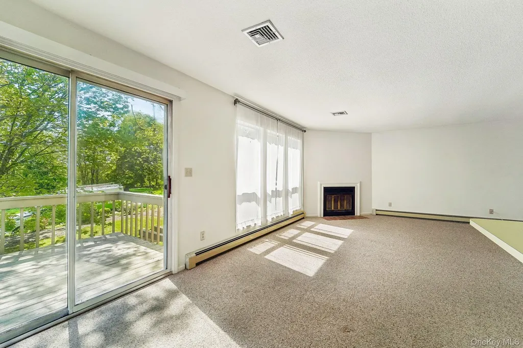 18 Brooke Hollow Lane Peekskill NY 10566