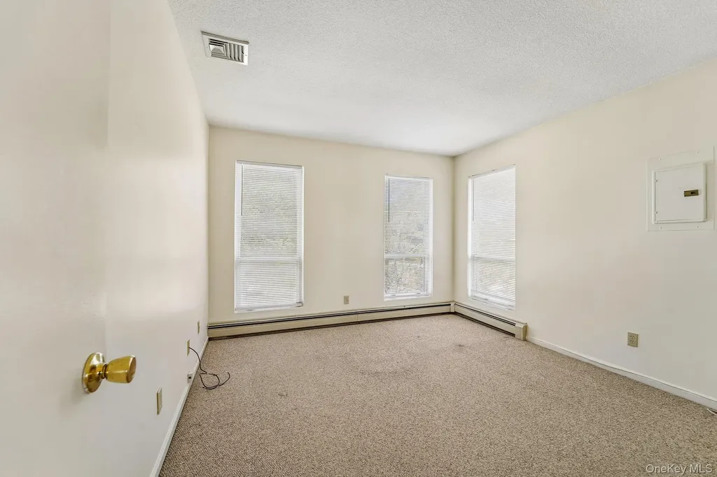 18 Brooke Hollow Lane Peekskill NY 10566