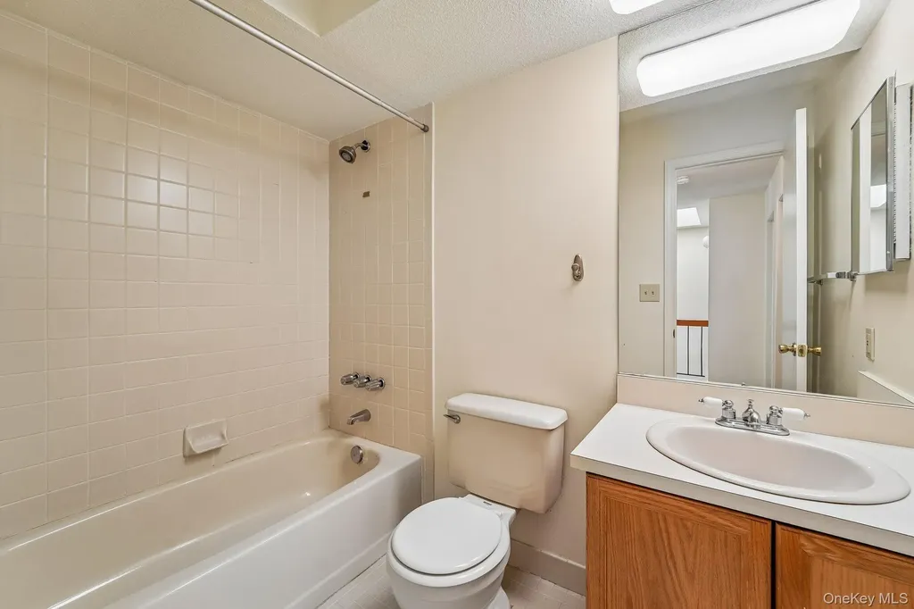 18 Brooke Hollow Lane Peekskill NY 10566