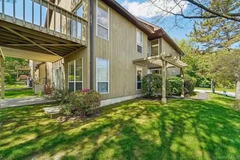 18 Brooke Hollow Lane Peekskill NY 10566