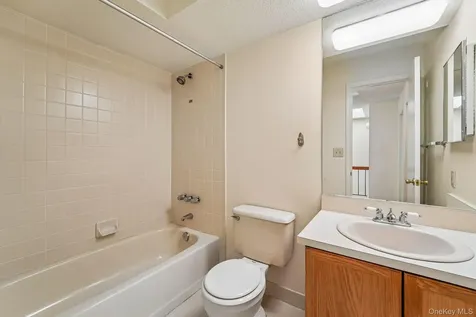 18 Brooke Hollow Lane Peekskill NY 10566