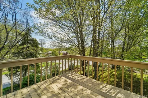 18 Brooke Hollow Lane Peekskill NY 10566