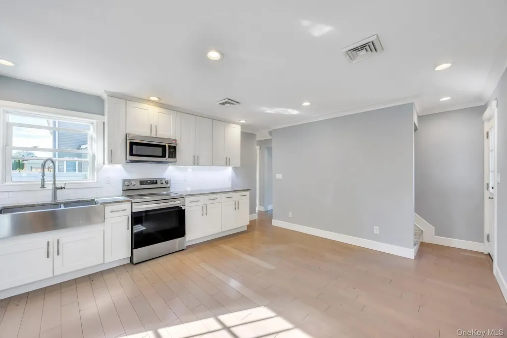 259 35th Street Lindenhurst NY 11757