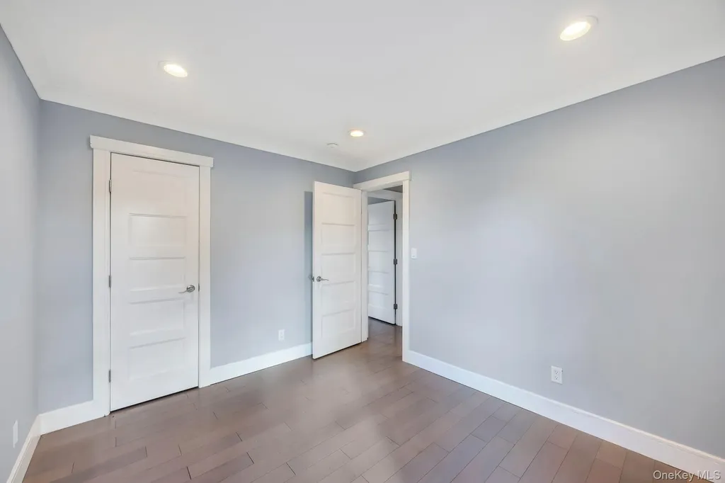 259 35th Street Lindenhurst NY 11757
