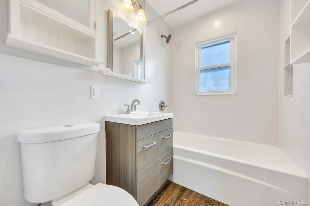 259 35th Street Lindenhurst NY 11757
