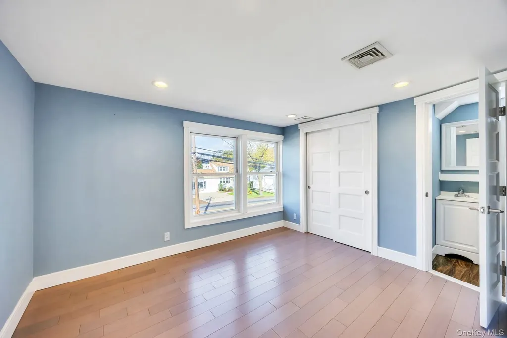 259 35th Street Lindenhurst NY 11757