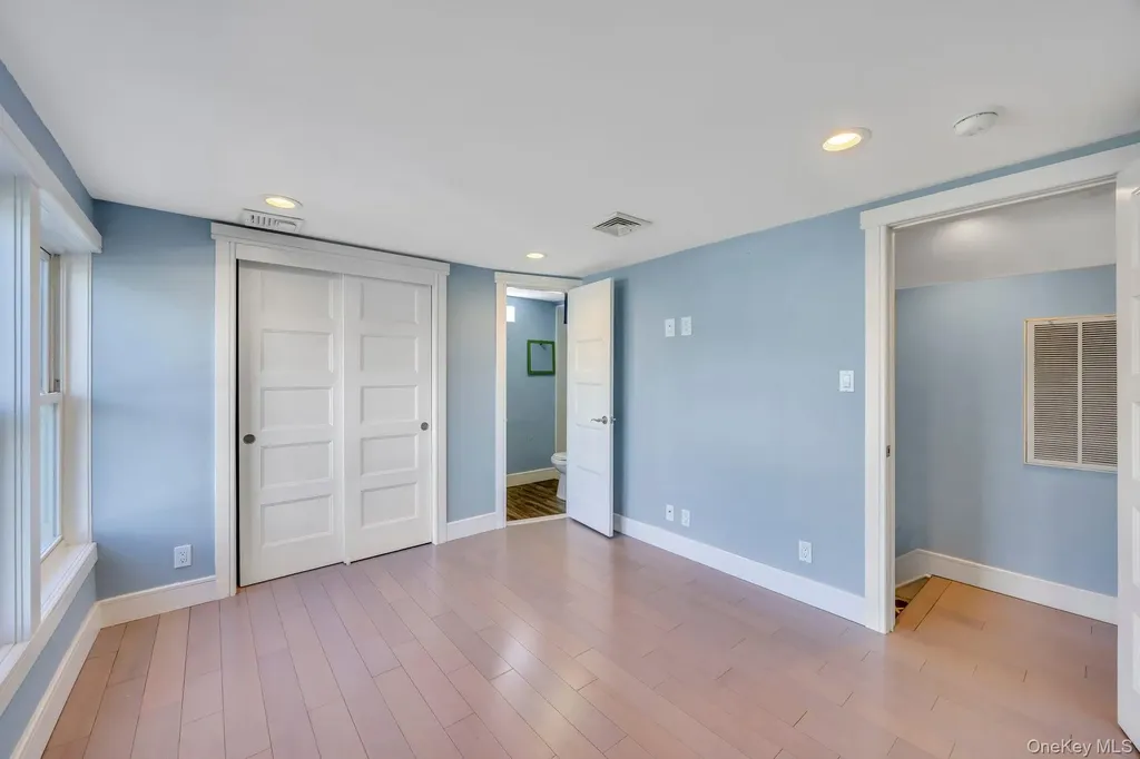 259 35th Street Lindenhurst NY 11757
