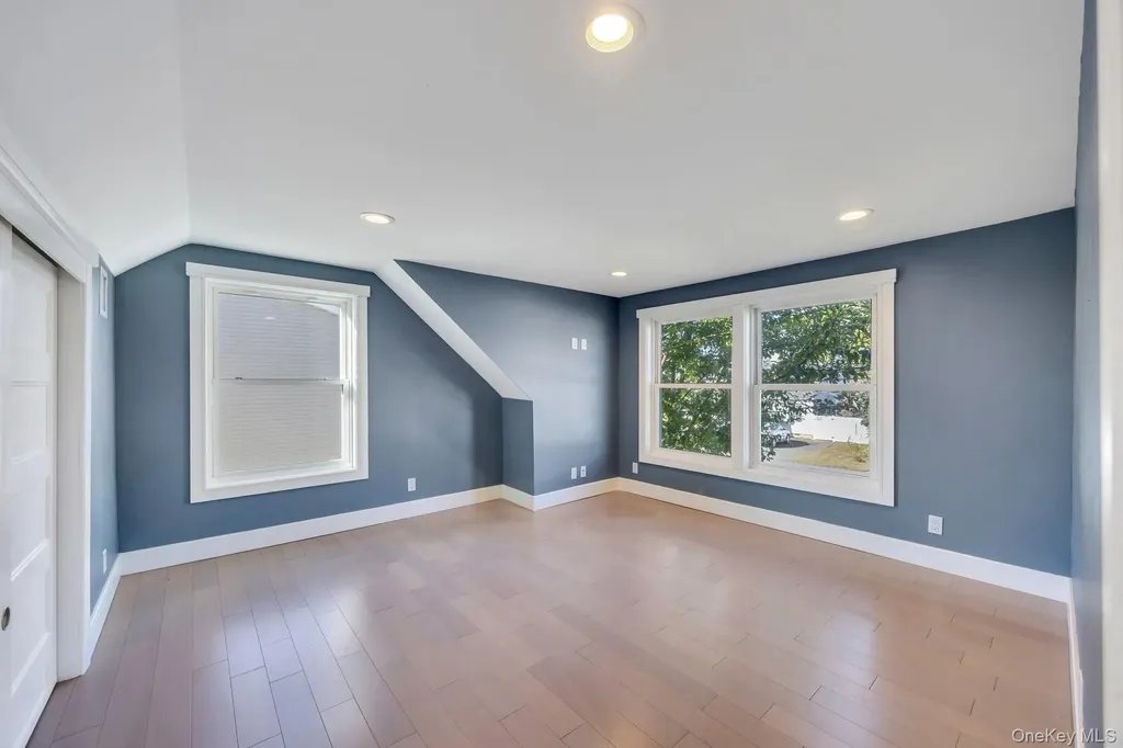 259 35th Street Lindenhurst NY 11757