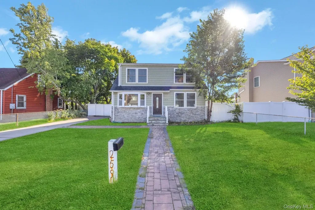 259 35th Street Lindenhurst NY 11757