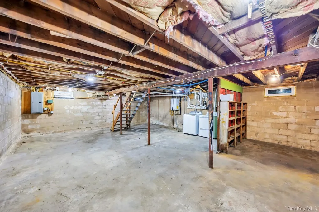 259 35th Street Lindenhurst NY 11757