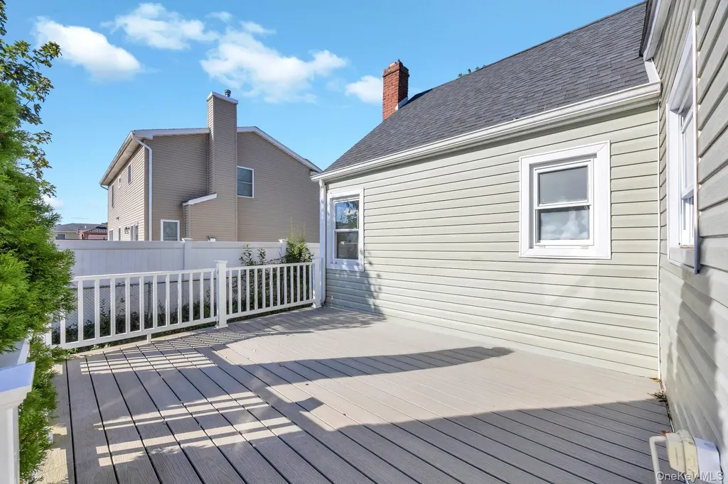 259 35th Street Lindenhurst NY 11757