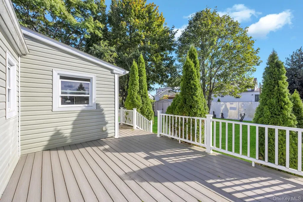 259 35th Street Lindenhurst NY 11757