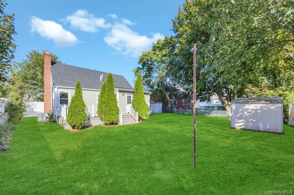 259 35th Street Lindenhurst NY 11757