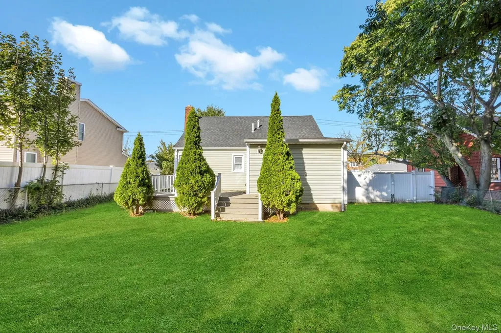 259 35th Street Lindenhurst NY 11757