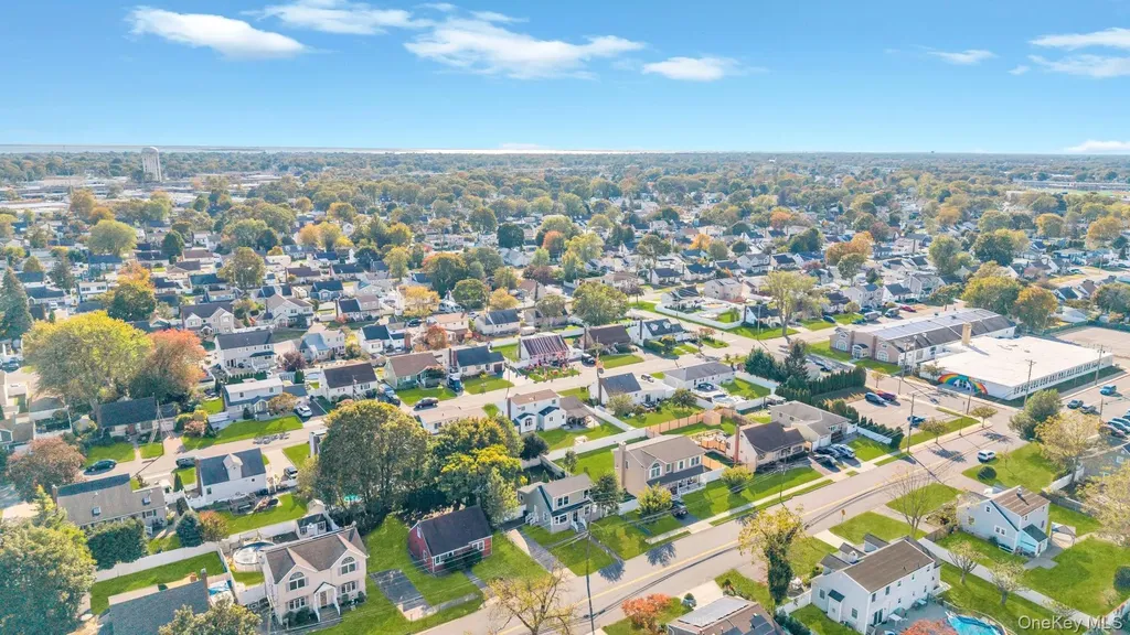 259 35th Street Lindenhurst NY 11757