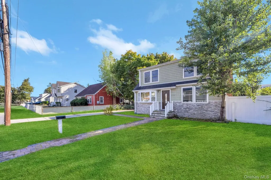 259 35th Street Lindenhurst NY 11757