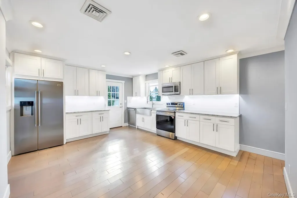 259 35th Street Lindenhurst NY 11757