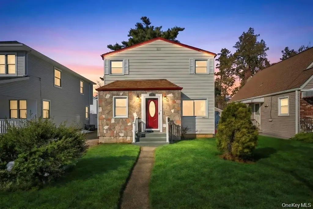 627 10th Avenue New Hyde Park NY 11040
