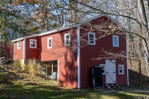 145 Drake Road Pleasant Valley NY 12569