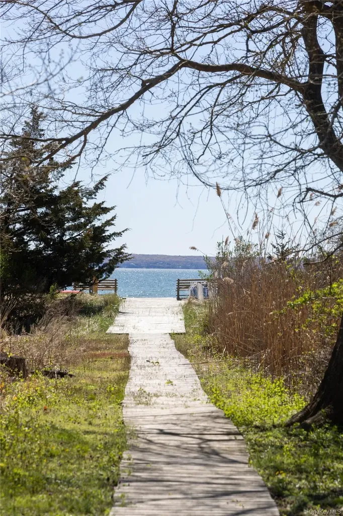 1635 Smith Road Peconic NY 11958