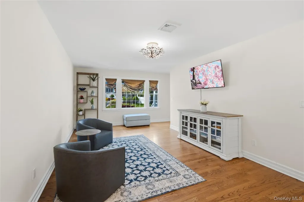 47 Syosset Circle Syosset NY 11791