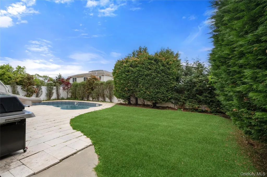 47 Syosset Circle Syosset NY 11791