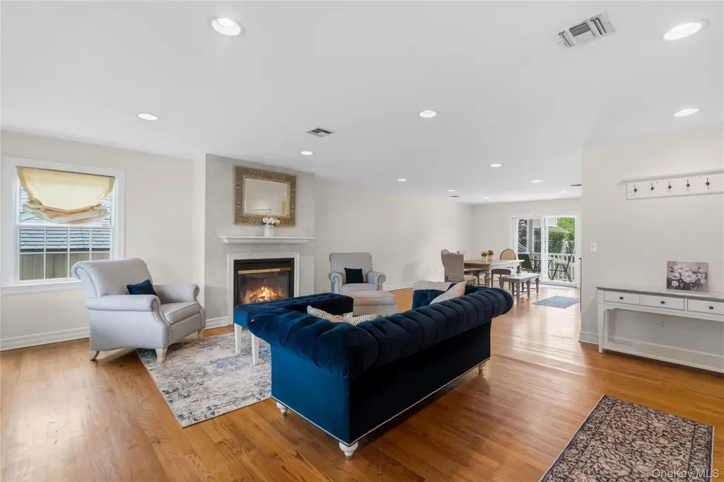 47 Syosset Circle Syosset NY 11791